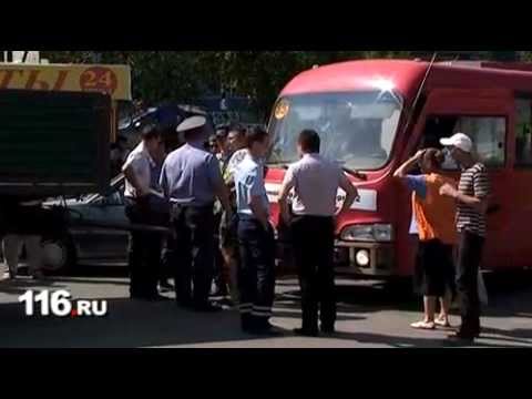 ДТП в Казани: Красный автобус наехал на людей