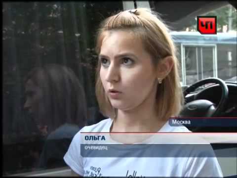 ДТП. Жигули протаранили трамвайную остановку (19.08.2011)