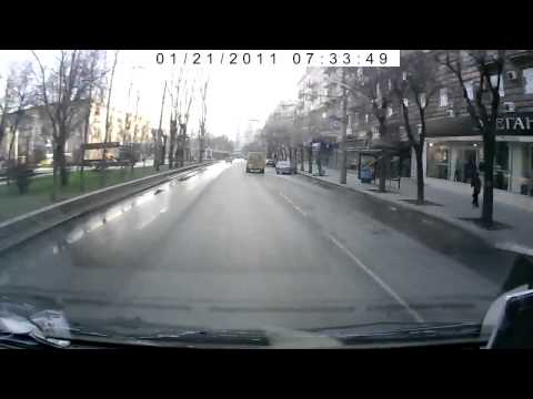 21.01.2011 Волгоградский маршруточник vs Nissan