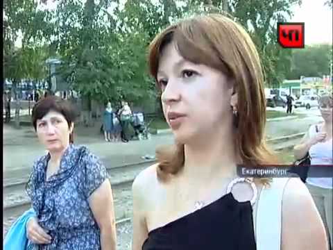 ДТП. В Екатеринбурге Нива врезалась в остановку (28.06.2011)