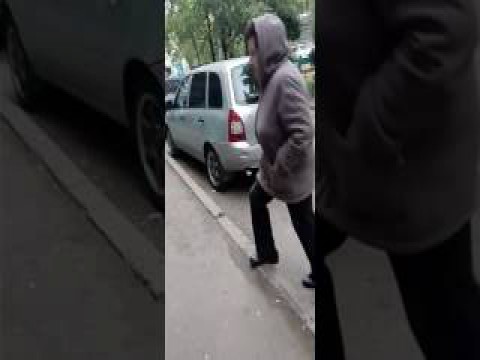 Как дети в Воронеже друга у подъезда ждали