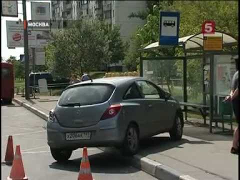 ДТП. В Москве иномарка протаранила остановку (27.07.2011)