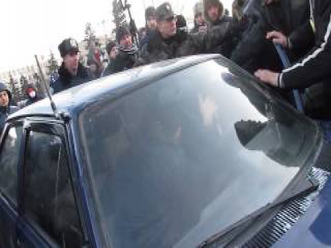 Запорожский Майдан. Таран Таврией протетсующих. 