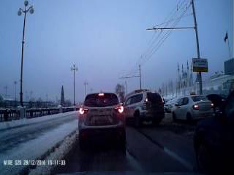 "Удачно" перестроился под большой автобус наказания