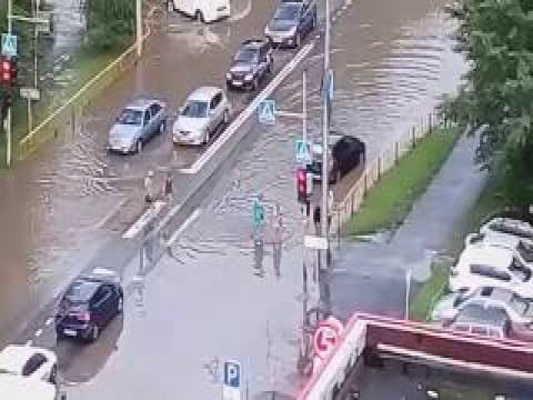 Не бросил дедушку в воде